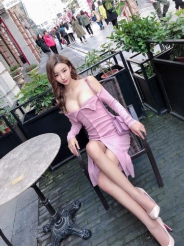Your goddess of delight Chinese escort Mico in LaLouviere
