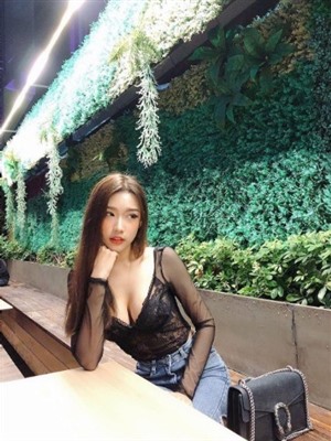 Korean escort Zoe,Linz services teabagging